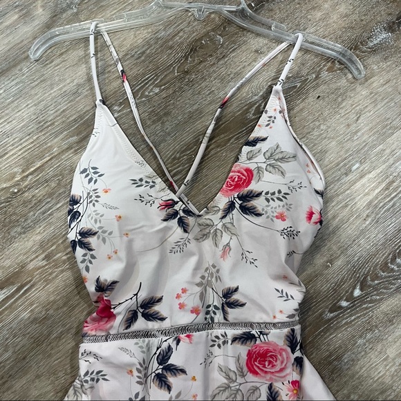 CUPSHE Tie Back High Waisted Shallow Waters Floral Print One-Piece Swimsuit - Picture 7 of 12